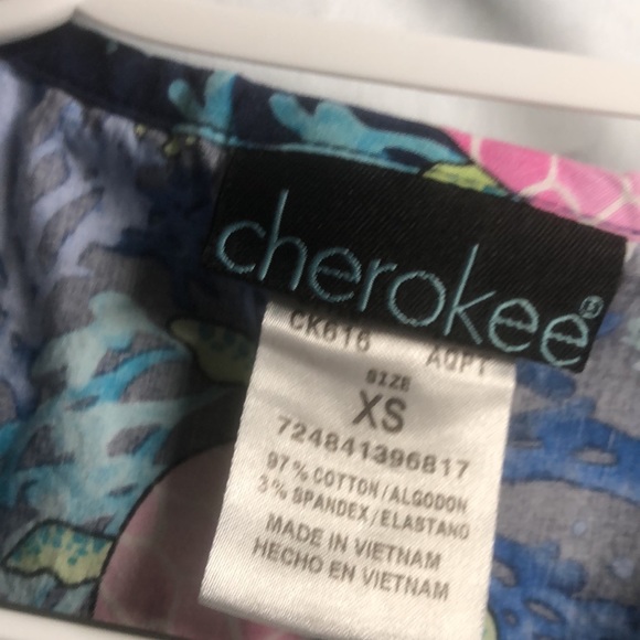 Blue Cherokee scrub top extra small pockets euc - Picture 2 of 10